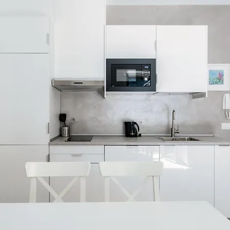 The Bell Tower - Center 아파트 *